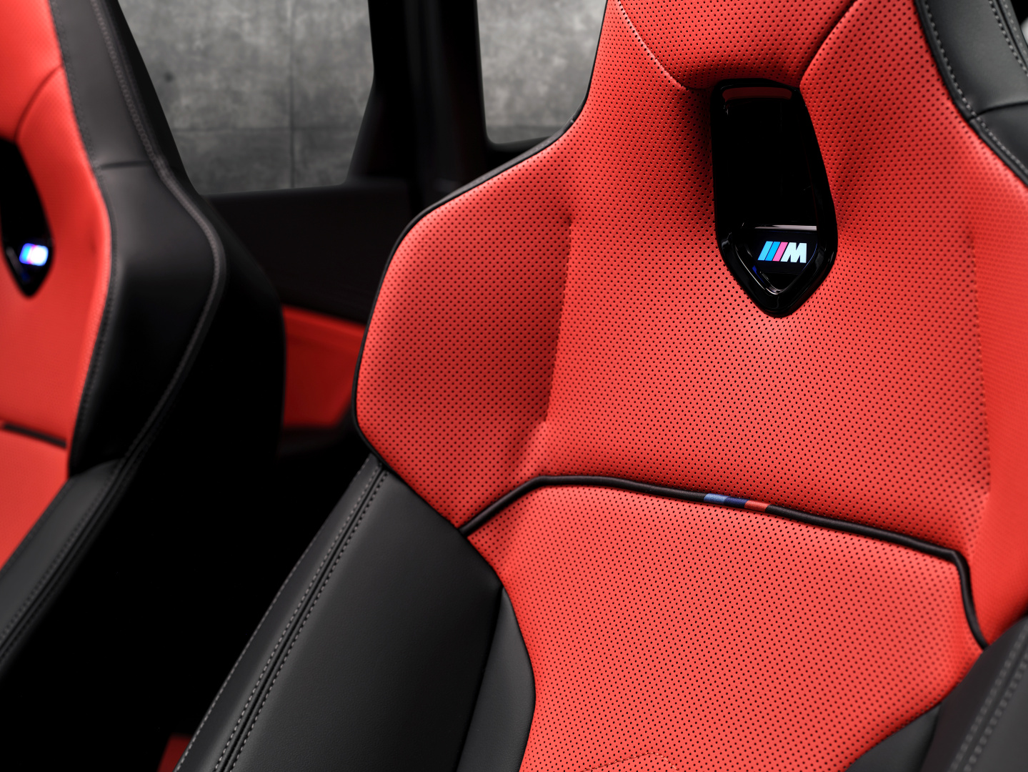 SMALL_P90509749_highRes_bmw-x1-m35i-m-frozen